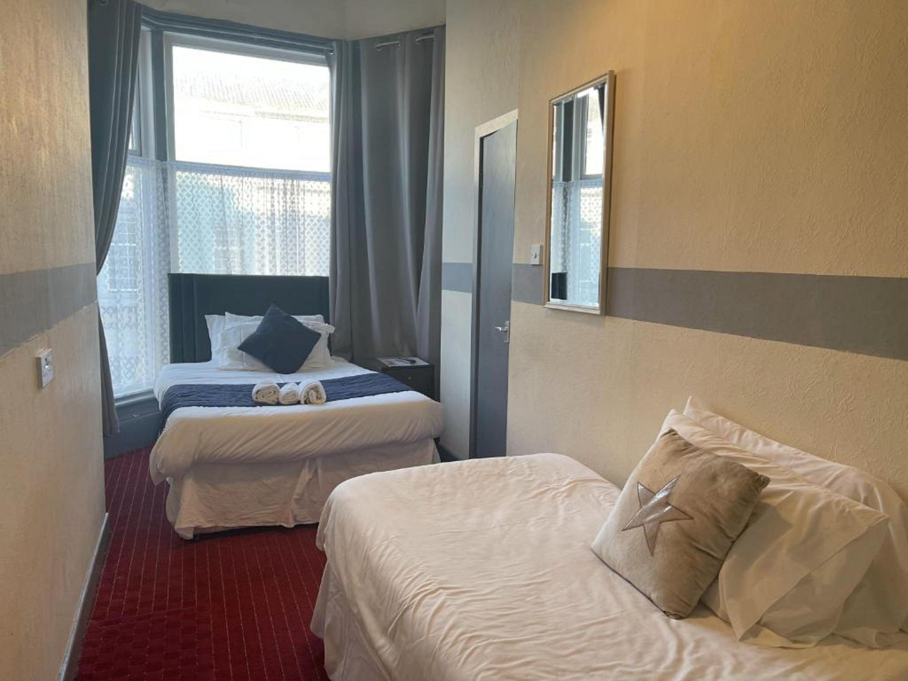 Oyo Binglea Hotel - Blackpool — Photos 1